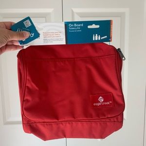 NWT Red Eagle Creek On-Board Toiletry Kit